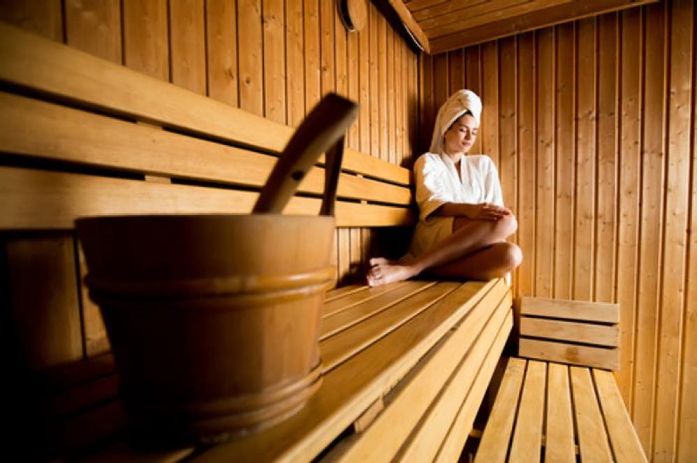 Massage relaxant du visage au miel ou à l'huile d’olive 
